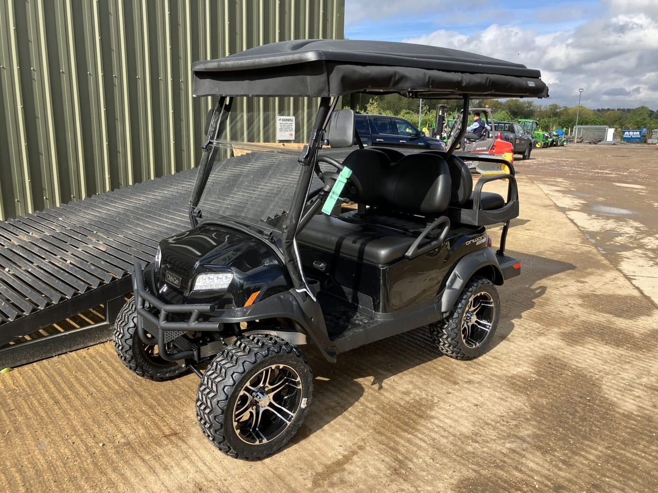 Club Car Onward 4 Seat Lifted - Гольф-кар: фото 1 Club Car Onward 4 Seat Lifted - Гольф-кар: фото 1