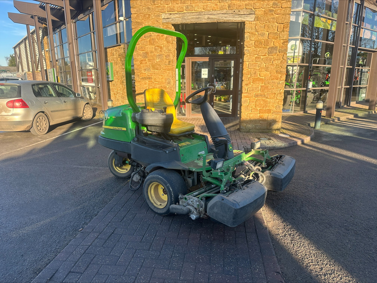 John Deere 2500E greens triple mower - Газонокосилка: фото 1 John Deere 2500E greens triple mower - Газонокосилка: фото 1