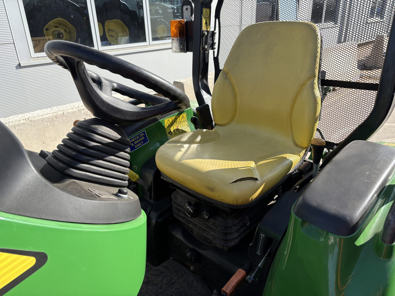 John Deere 3045R Compact Tractor - Минитрактор: фото 5 John Deere 3045R Compact Tractor - Минитрактор: фото 5