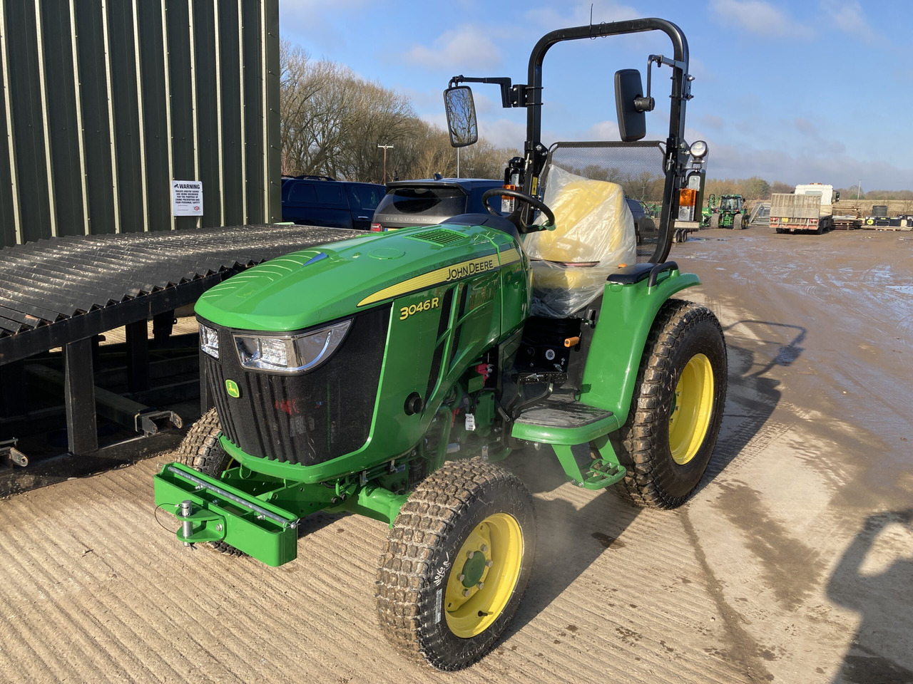John Deere 3046R Compact Tractor - Минитрактор: фото 1 John Deere 3046R Compact Tractor - Минитрактор: фото 1