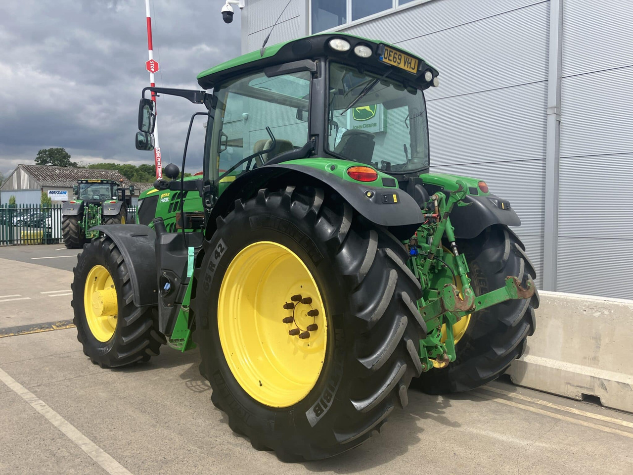 John Deere 6155R - Трактор: фото 3 John Deere 6155R - Трактор: фото 3