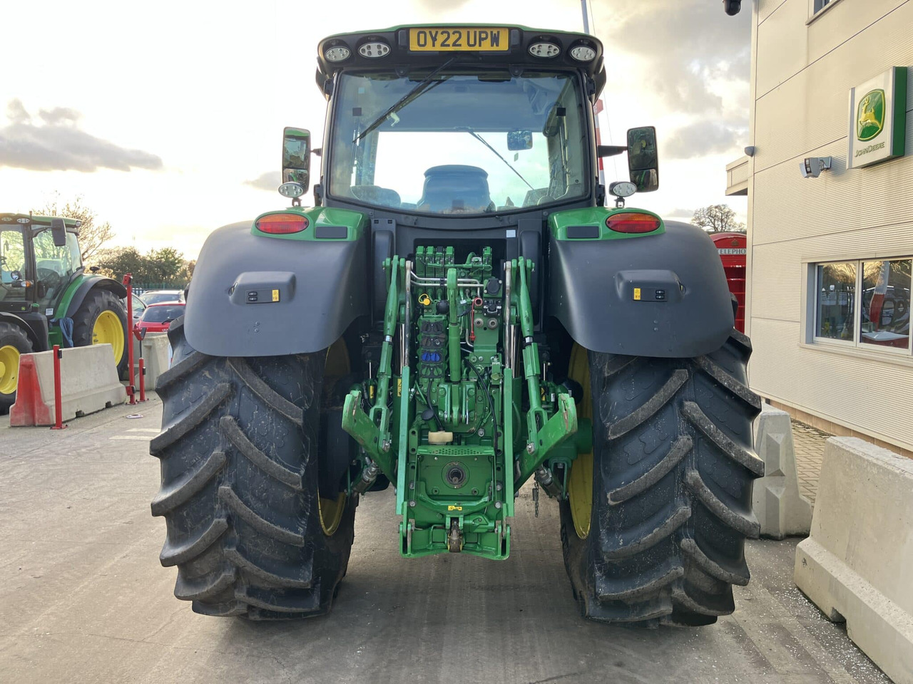 John Deere 6215R - Трактор: фото 4 John Deere 6215R - Трактор: фото 4