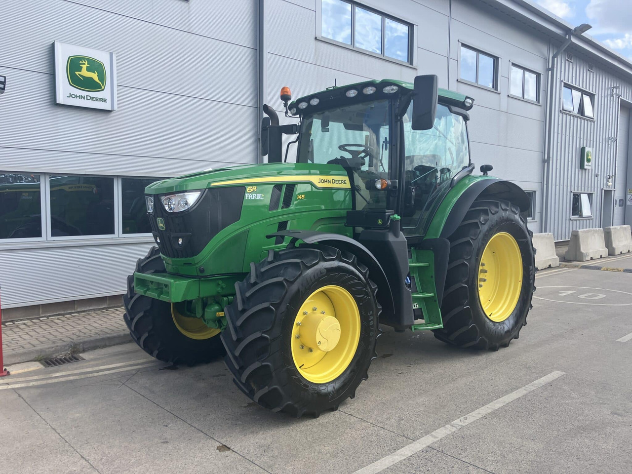 John Deere 6R 145 - Трактор: фото 1 John Deere 6R 145 - Трактор: фото 1