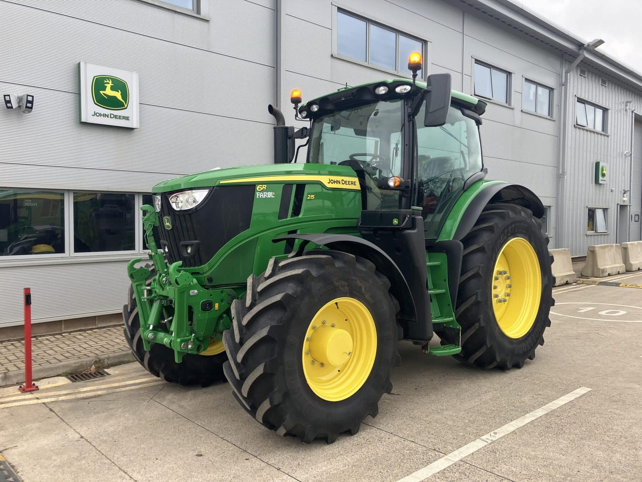 John Deere 6R 215 - Трактор: фото 1 John Deere 6R 215 - Трактор: фото 1