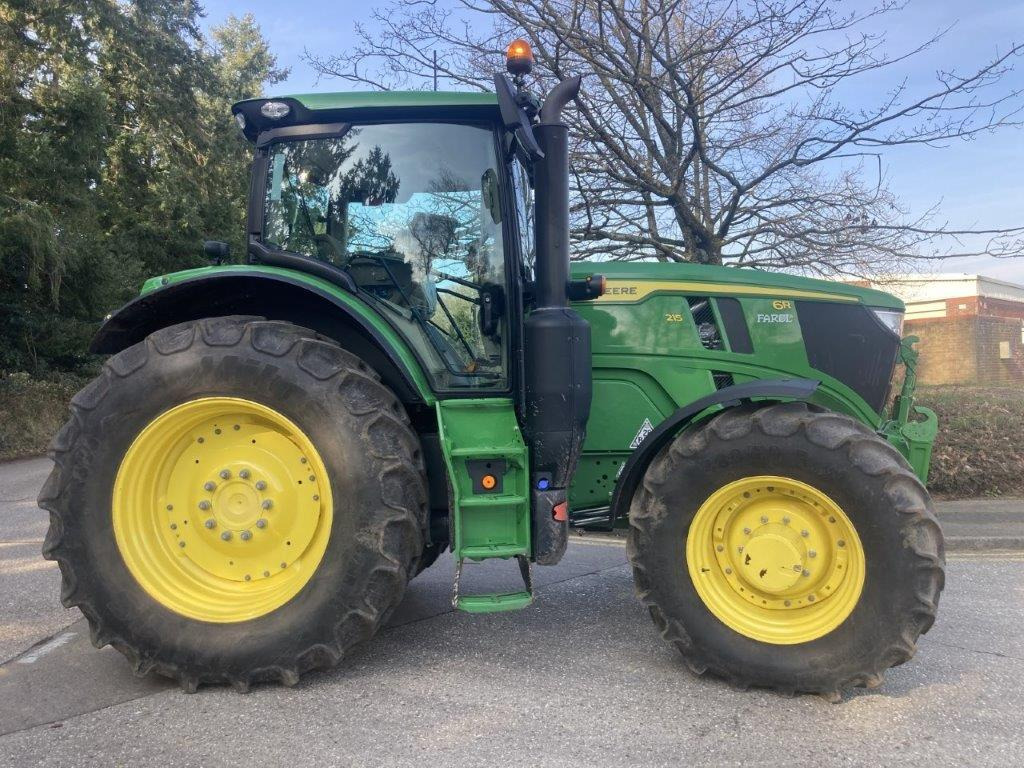 John Deere 6R 215 - Трактор: фото 1 John Deere 6R 215 - Трактор: фото 1
