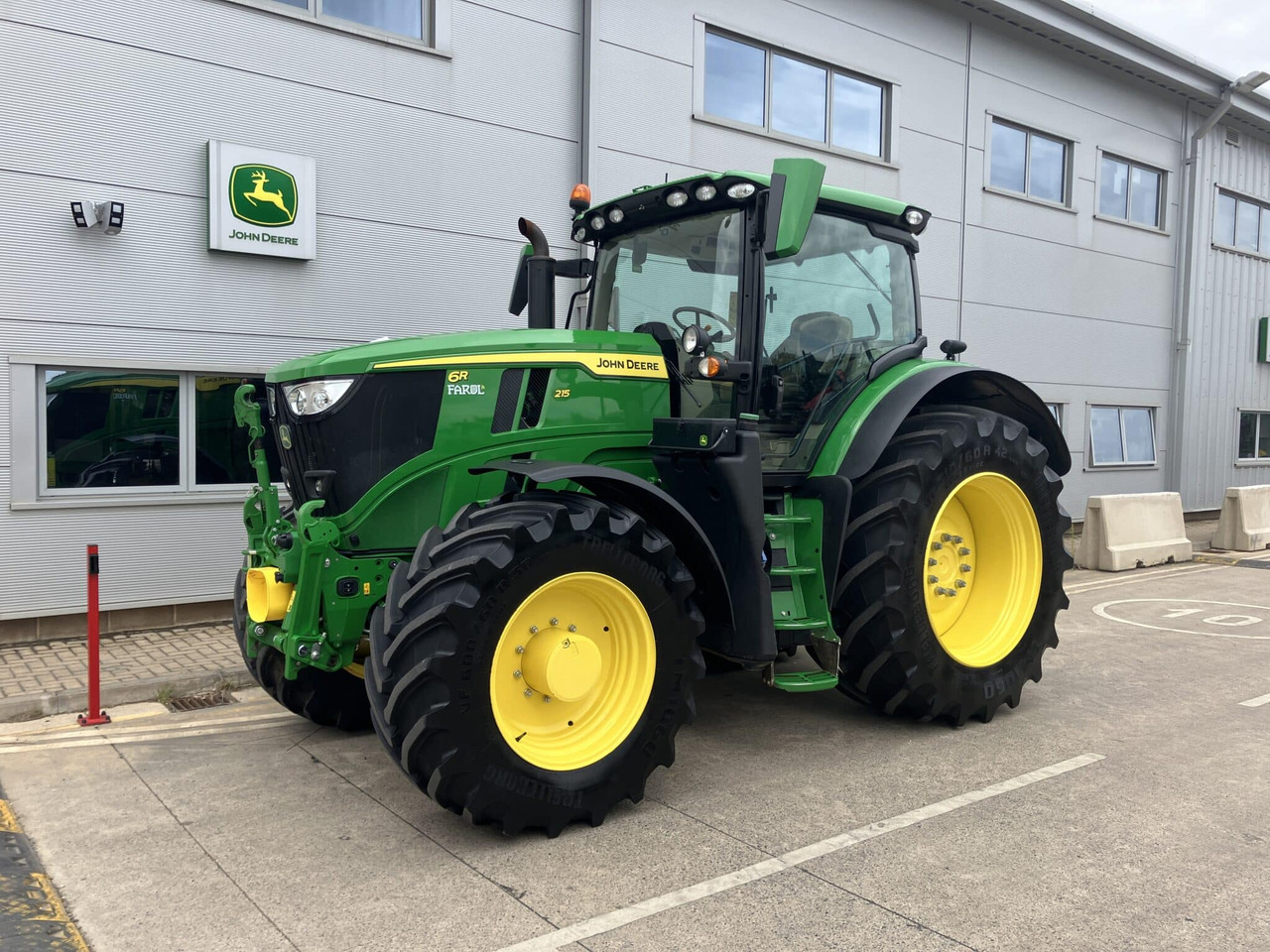 John Deere 6R 215 - Трактор: фото 1 John Deere 6R 215 - Трактор: фото 1