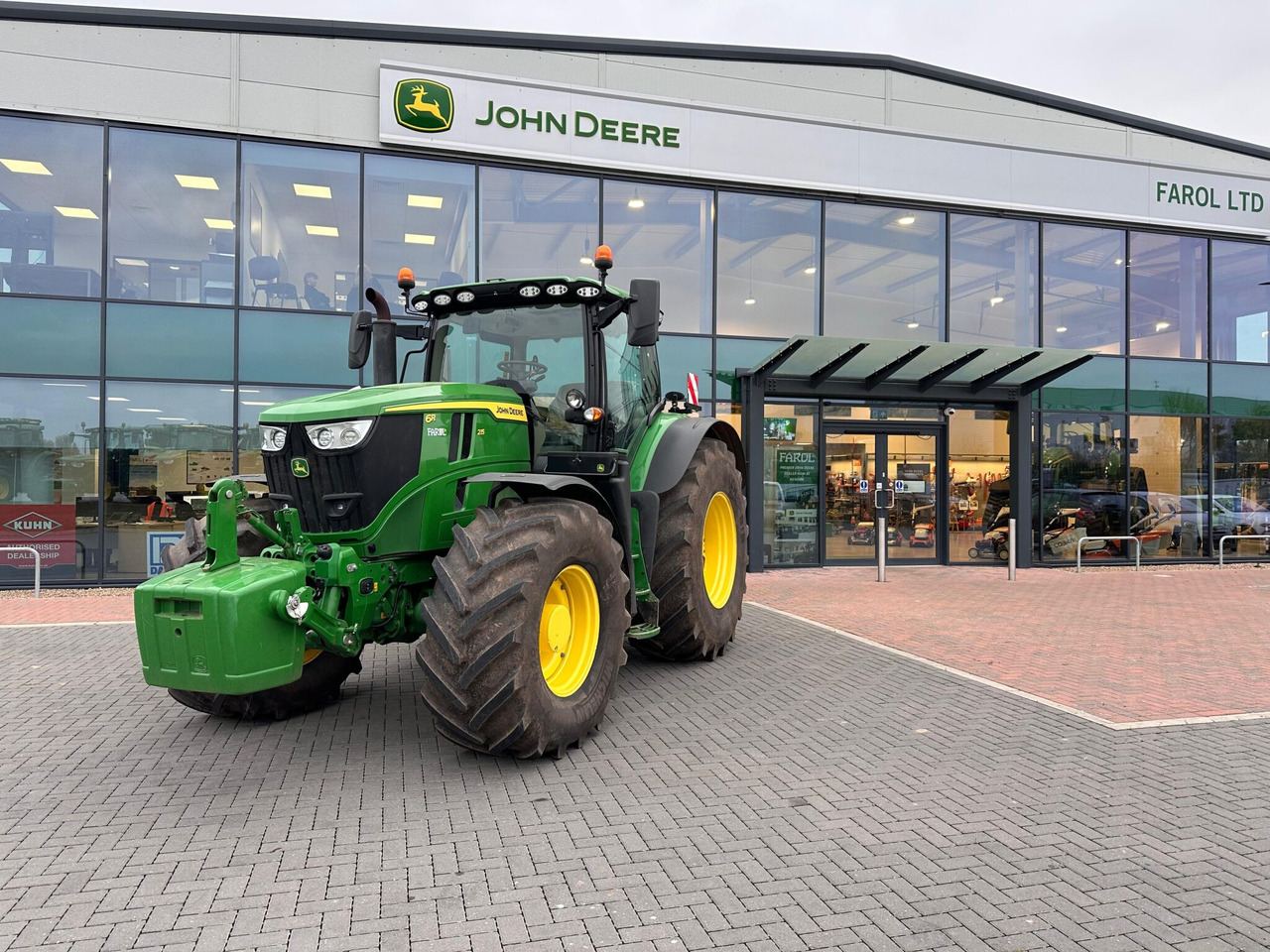 Новый Трактор John Deere 6R 215: фото 1