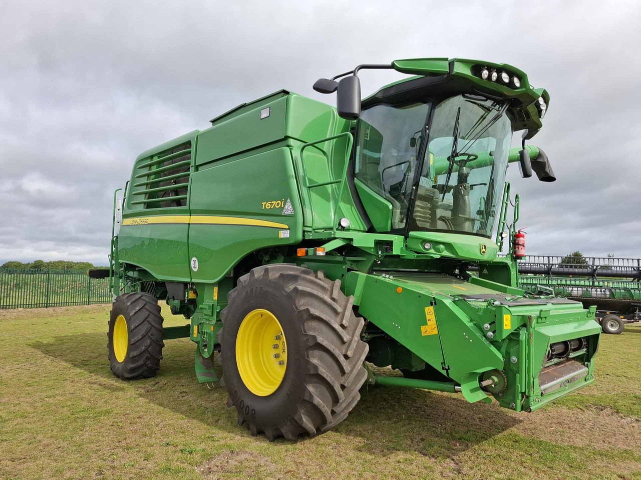 John Deere T670 - Зерноуборочный комбайн: фото 1 John Deere T670 - Зерноуборочный комбайн: фото 1