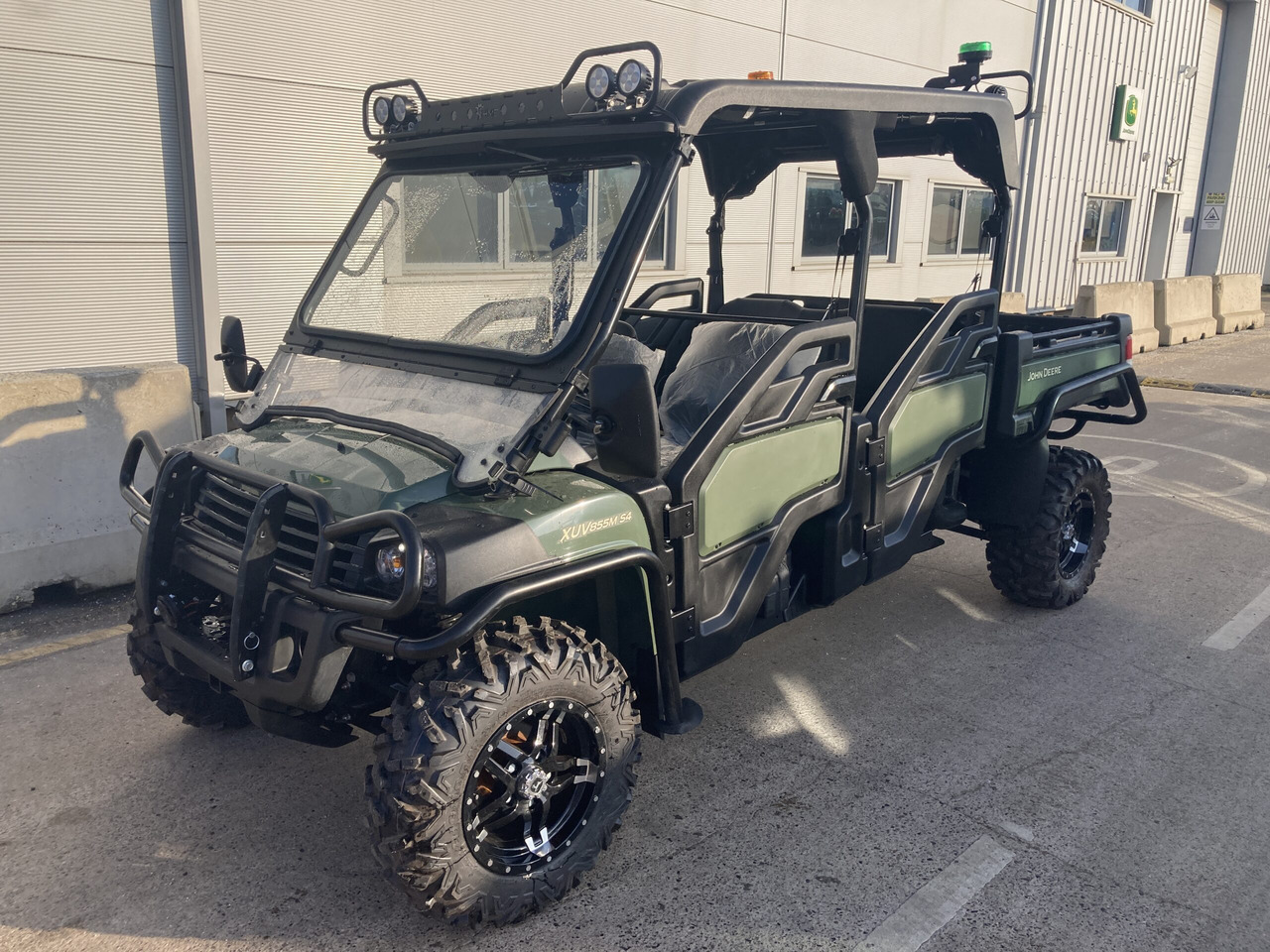 John Deere XUV855M S4 Gator - Квадроцикл: фото 1 John Deere XUV855M S4 Gator - Квадроцикл: фото 1