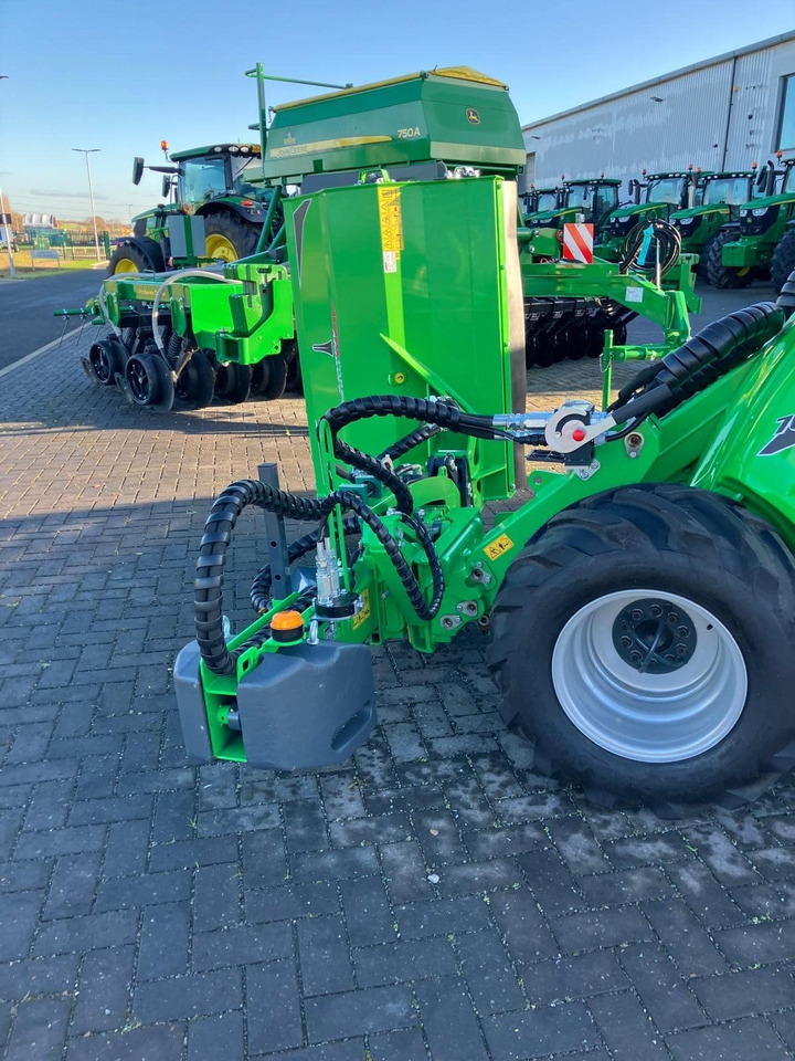AVANT HYDRAULIC SIDE ARM S30 AND FLAIL MOWER 1200 S30 - Навесное оборудование: фото 1 AVANT HYDRAULIC SIDE ARM S30 AND FLAIL MOWER 1200 S30 - Навесное оборудование: фото 1