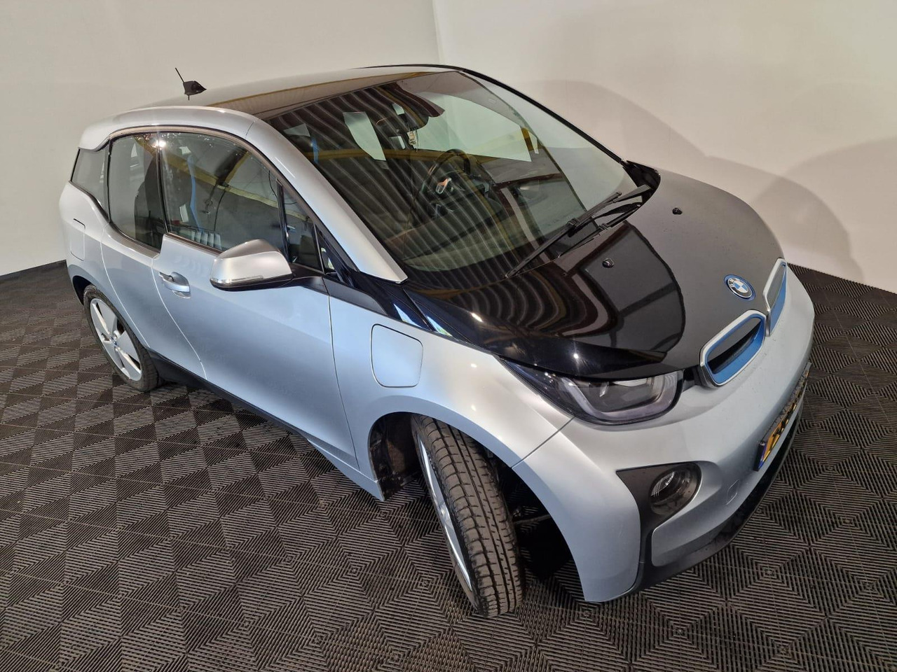 BMW i3 Range Extender 7-TPX-98 - Легковой автомобиль: фото 5 BMW i3 Range Extender 7-TPX-98 - Легковой автомобиль: фото 5
