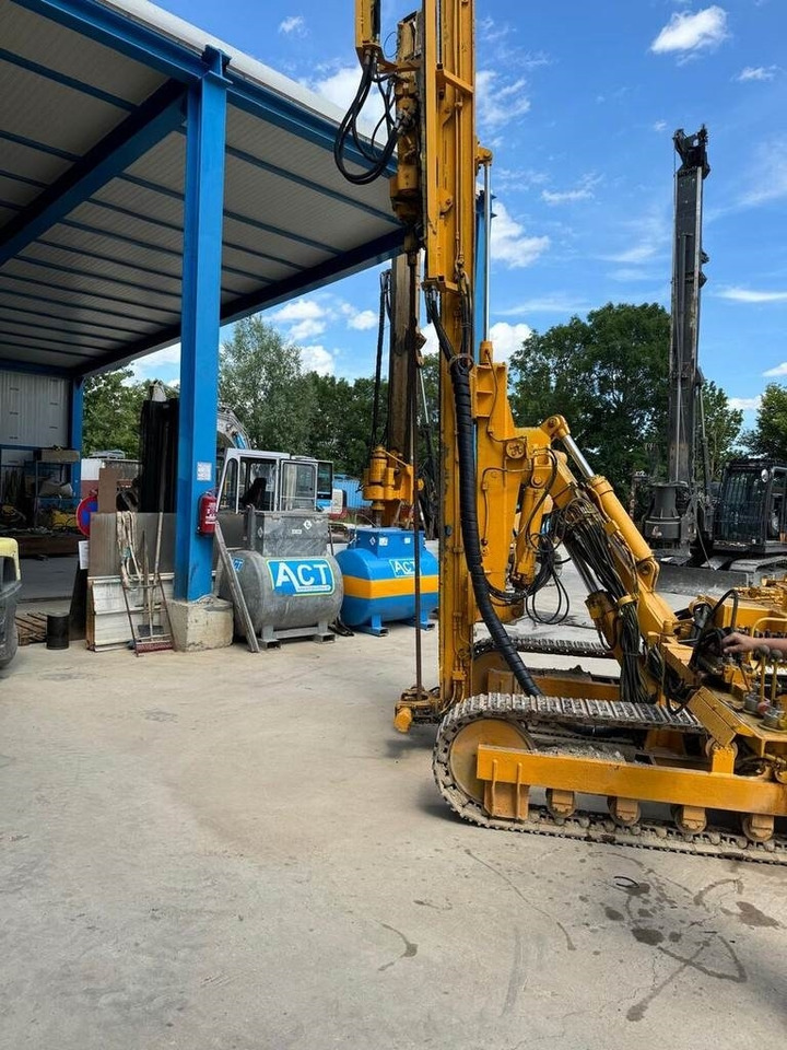 Klemm KR 805 DS - Буровая машина: фото 1 Klemm KR 805 DS - Буровая машина: фото 1