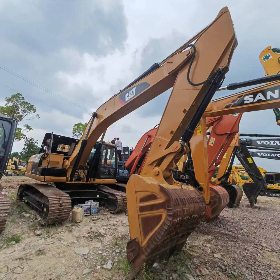 Гусеничный экскаватор CATERPILLAR 325D2: фото 1