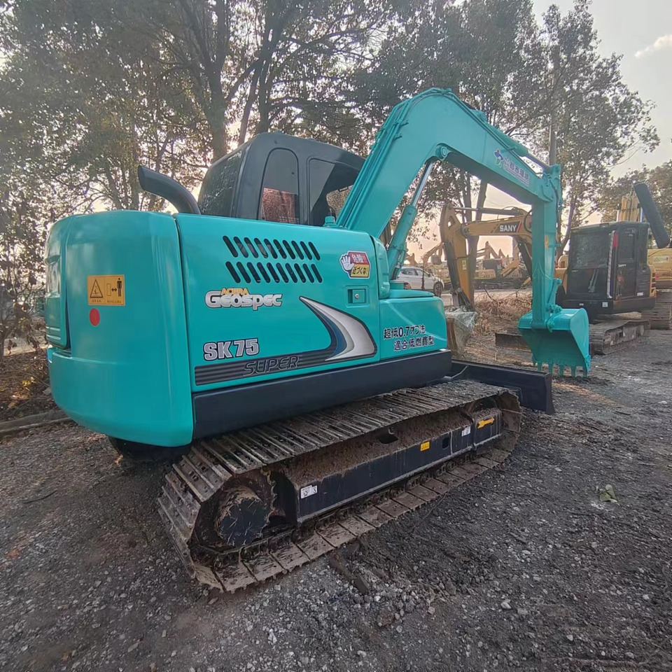 KOBELCO SK75 - Гусеничный экскаватор: фото 1 KOBELCO SK75 - Гусеничный экскаватор: фото 1