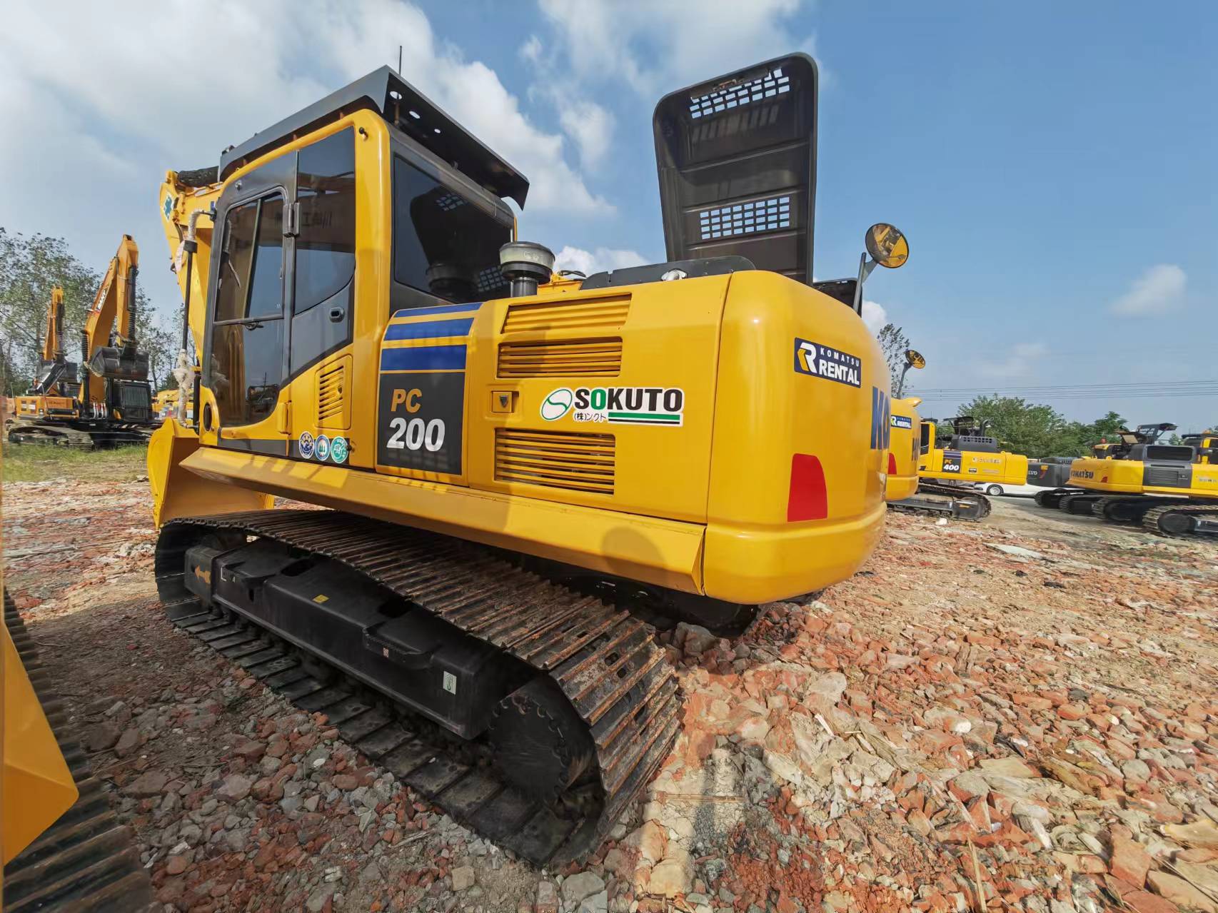 KOMATSU PC200 - Гусеничный экскаватор: фото 1 KOMATSU PC200 - Гусеничный экскаватор: фото 1