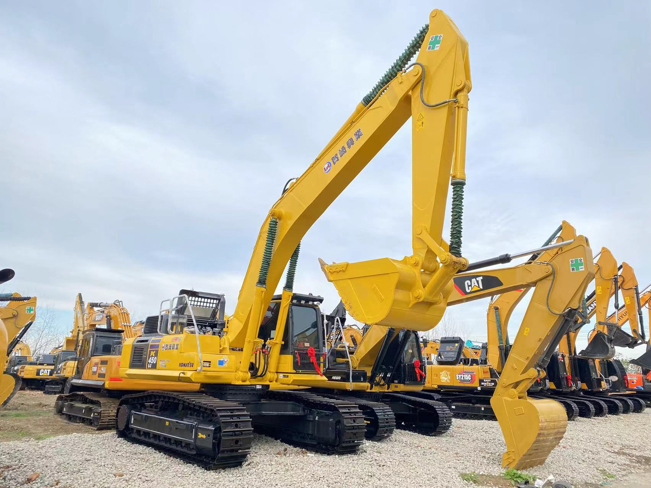 KOMATSU PC450 - Гусеничный экскаватор: фото 1 KOMATSU PC450 - Гусеничный экскаватор: фото 1
