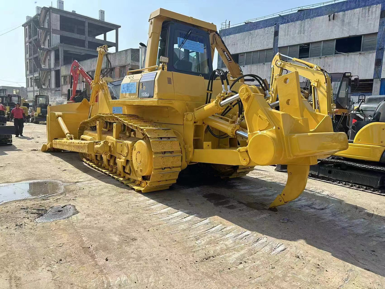 Komatsu D155A-6 - Бульдозер: фото 1 Komatsu D155A-6 - Бульдозер: фото 1