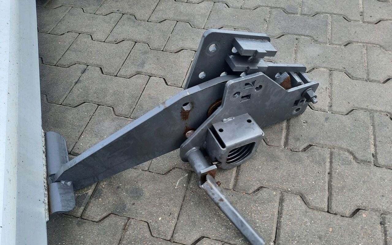 BELKA TYŁ VOLVO FH FM RENAULT DXI WYWROTKI ZDERZAK - Ступица для Грузовиков: фото 1