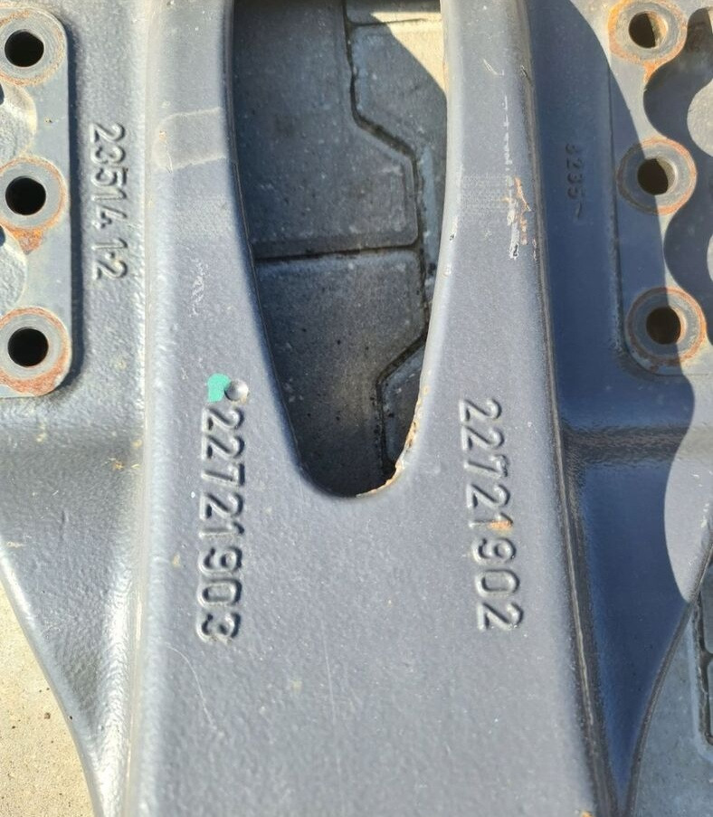 ŁAPA MOCOWANIE PÓŁRESORA UCHO Volvo  Renault GAMA RANGE T - Подвеска для Грузовиков: фото 1