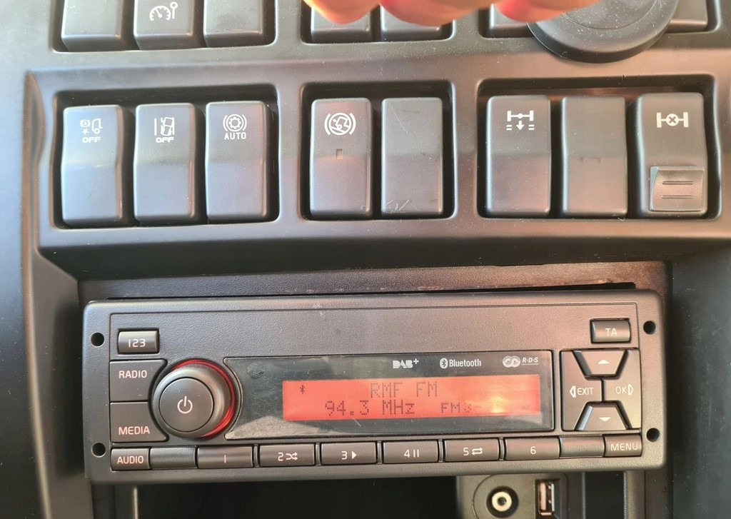 ORYGINALNE RADIO MP3 BLUETOOTH CD AUX USB 12V VOLVO FE FL EURO 6 - Кабина и интерьер: фото 1 ORYGINALNE RADIO MP3 BLUETOOTH CD AUX USB 12V VOLVO FE FL EURO 6 - Кабина и интерьер: фото 1