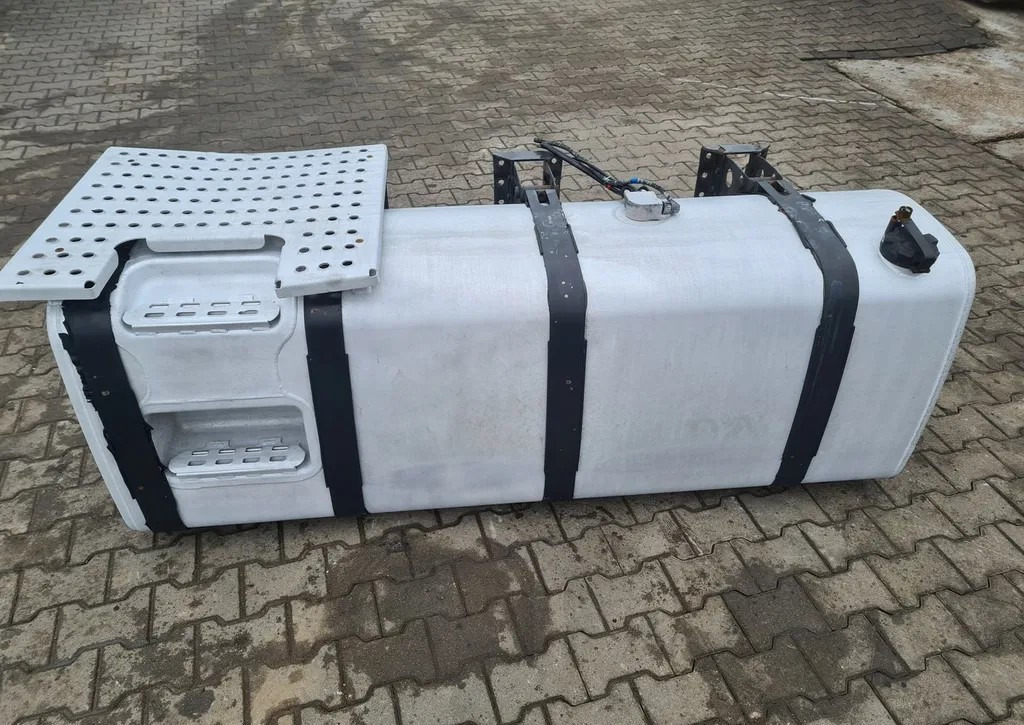 Renault 20873121 Premium Magnum DXI Gama T Volvo FH 13 790L - Топливный бак: фото 1 Renault 20873121 Premium Magnum DXI Gama T Volvo FH 13 790L - Топливный бак: фото 1