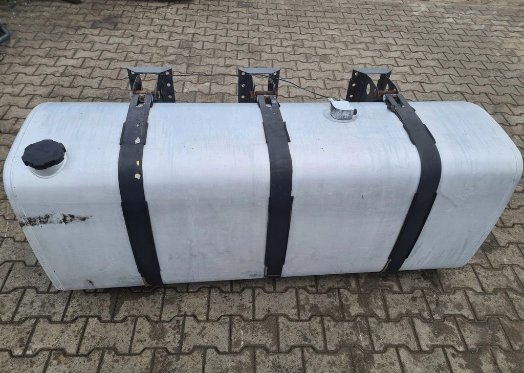 Renault 21516457 Premium Magnum DXI Gama T Volvo FH 13 730L - Топливный бак: фото 1 Renault 21516457 Premium Magnum DXI Gama T Volvo FH 13 730L - Топливный бак: фото 1