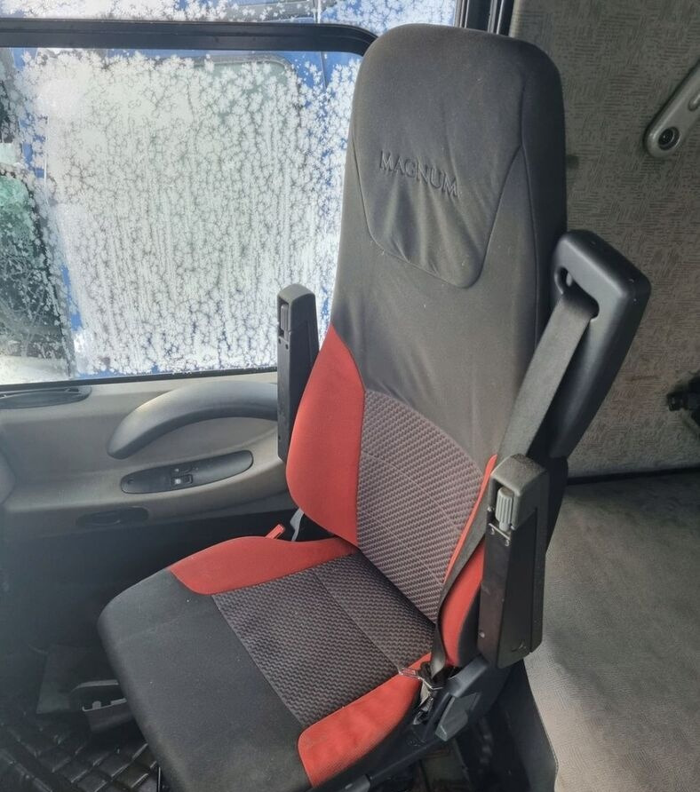 Renault FOTEL OBRACANY SIEDZENIE PRAWE PASAŻERA RENAULT MAGNUM DXI LIFT - Сиденье для Грузовиков: фото 1 Renault FOTEL OBRACANY SIEDZENIE PRAWE PASAŻERA RENAULT MAGNUM DXI LIFT - Сиденье для Грузовиков: фото 1