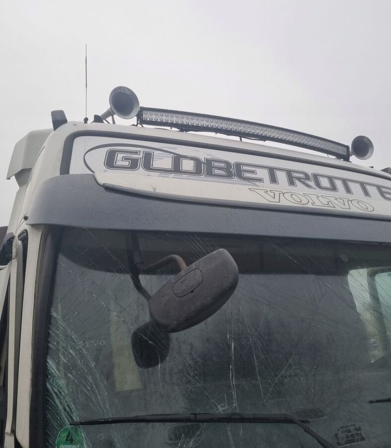 Volvo BLENDA DASZEK OSŁONA PRZECIWSŁONECZNA MOCOWANIA VOLVO FH 13 LIFT - Солнцезащитный козырек для Грузовиков: фото 1