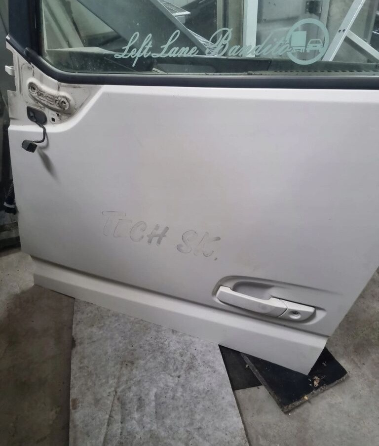 Volvo KOMPLETNE LEWE FH 4 EURO 6 Volvo VOLVO FH 4 EURO 6 - Дверь и запчасти для Грузовиков: фото 1 Volvo KOMPLETNE LEWE FH 4 EURO 6 Volvo VOLVO FH 4 EURO 6 - Дверь и запчасти для Грузовиков: фото 1