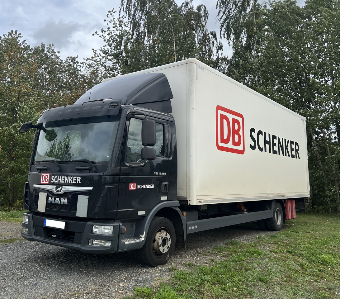 Грузовик с закрытым кузовом MAN TGL 12.250 [ Copy ]: фото 1