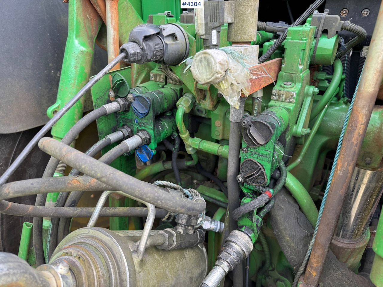 Трактор 2009 John Deere 6930 Premium w/front loader: фото 13
