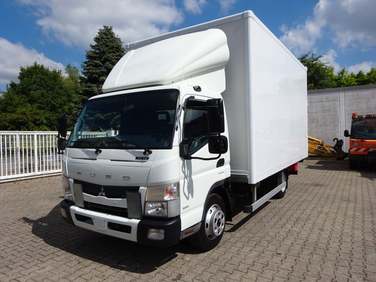 FUSO Canter 7C18 + LBW 4x2 - Фургон с закрытым кузовом: фото 1 FUSO Canter 7C18 + LBW 4x2 - Фургон с закрытым кузовом: фото 1