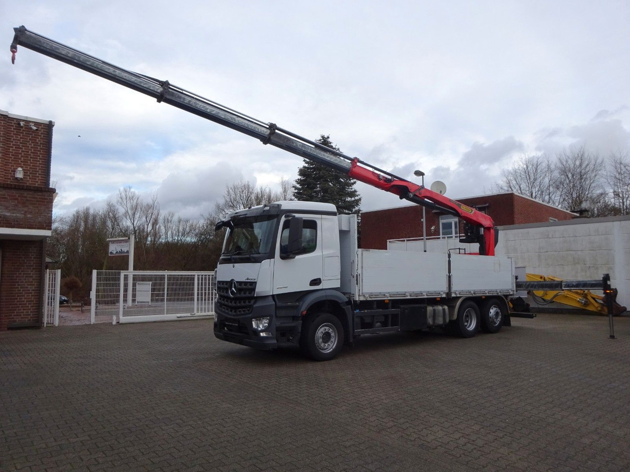 Mercedes-Benz 2648 Baustoffpritsche + PK 23001 TEC3 Kran Mercedes-Benz 2648 Baustoffpritsche + PK 23001 TEC3 Kran - Грузовик бортовой/ Платформа: фото 1 Mercedes-Benz 2648 Baustoffpritsche + PK 23001 TEC3 Kran Mercedes-Benz 2648 Baustoffpritsche + PK 23001 TEC3 Kran - Грузовик бортовой/ Платформа: фото 1