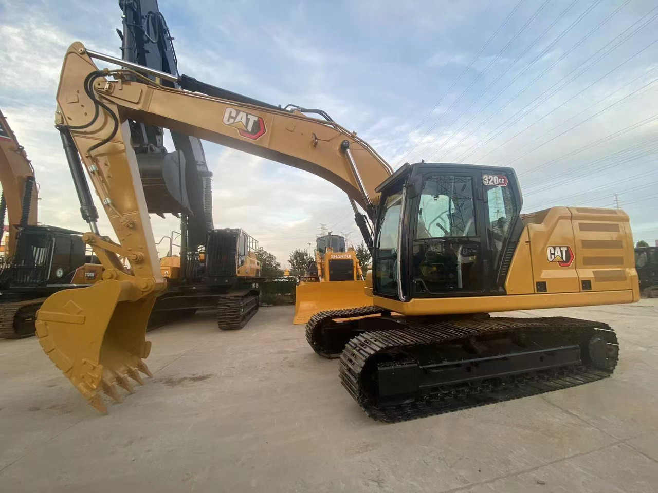 CATERPILLAR 320GC - Гусеничный экскаватор: фото 1 CATERPILLAR 320GC - Гусеничный экскаватор: фото 1