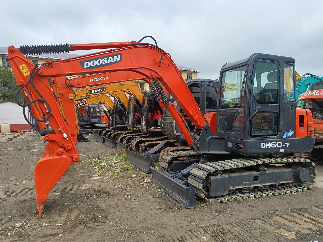 DOOSAN DH60-7 - Гусеничный экскаватор: фото 1 DOOSAN DH60-7 - Гусеничный экскаватор: фото 1
