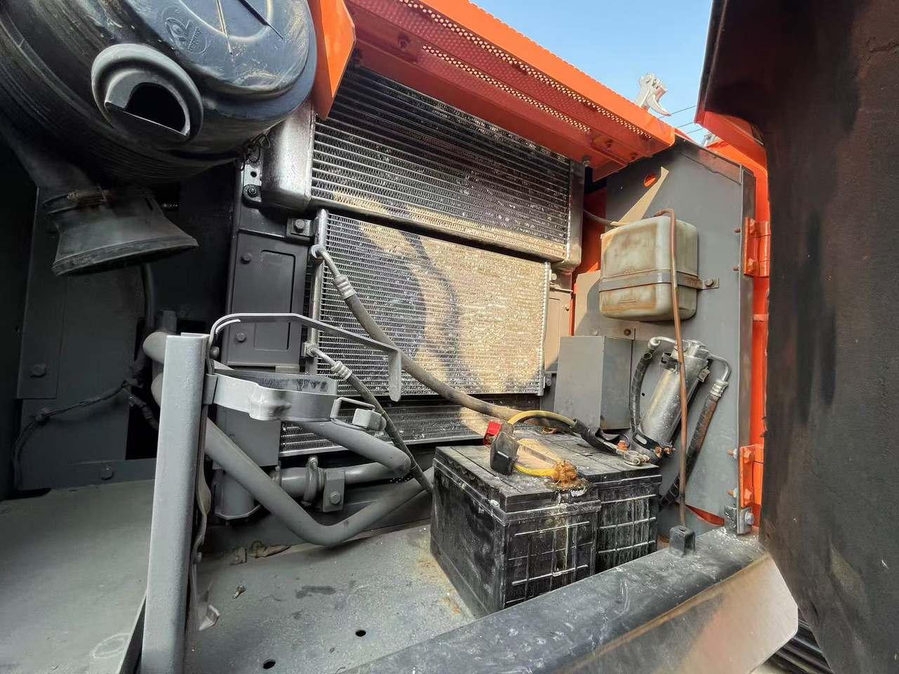 HITACHI ZX160 - Гусеничный экскаватор: фото 3 HITACHI ZX160 - Гусеничный экскаватор: фото 3