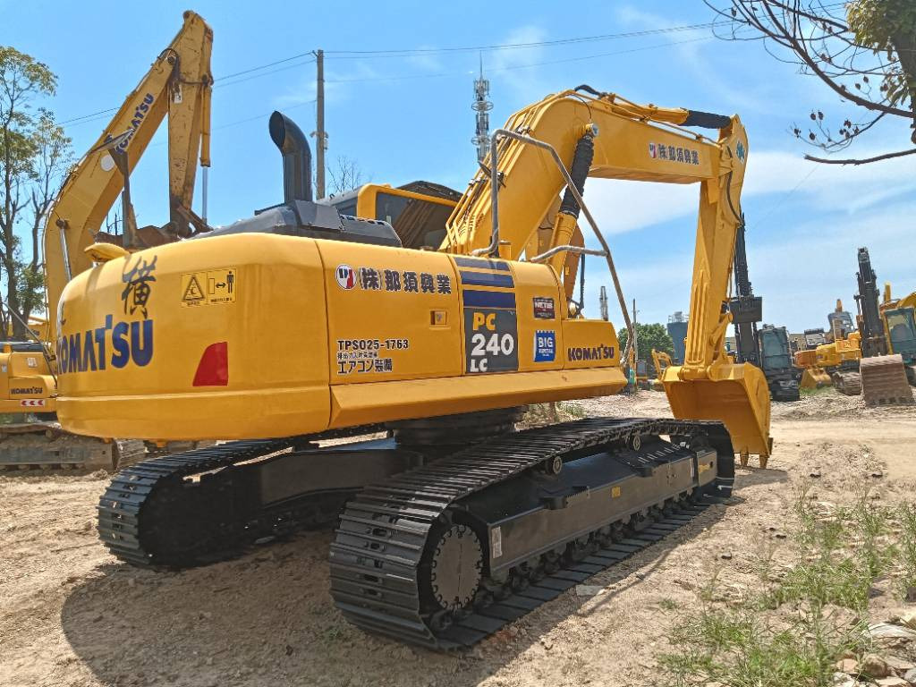 KOMATSU PC 240 - Гусеничный экскаватор: фото 1