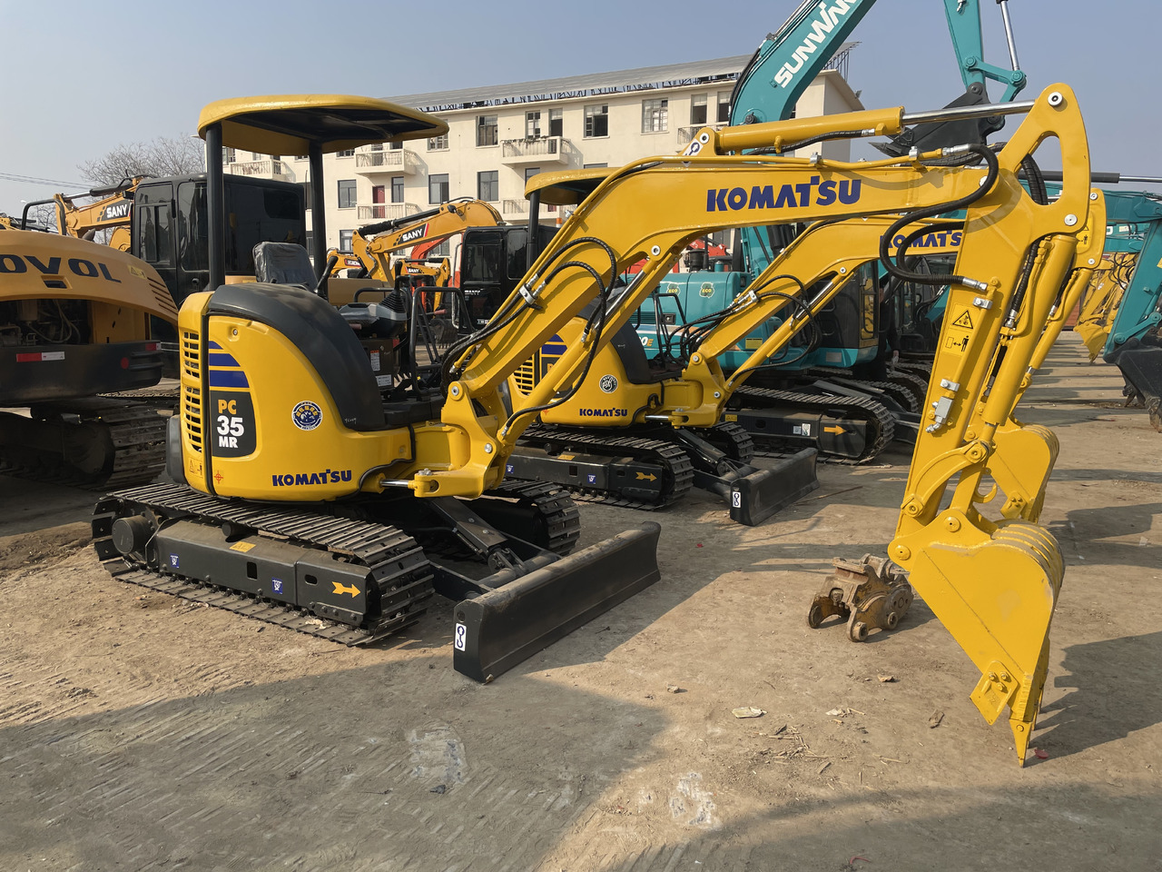 KOMATSU PC 35 MR-3 - Гусеничный экскаватор: фото 1 KOMATSU PC 35 MR-3 - Гусеничный экскаватор: фото 1