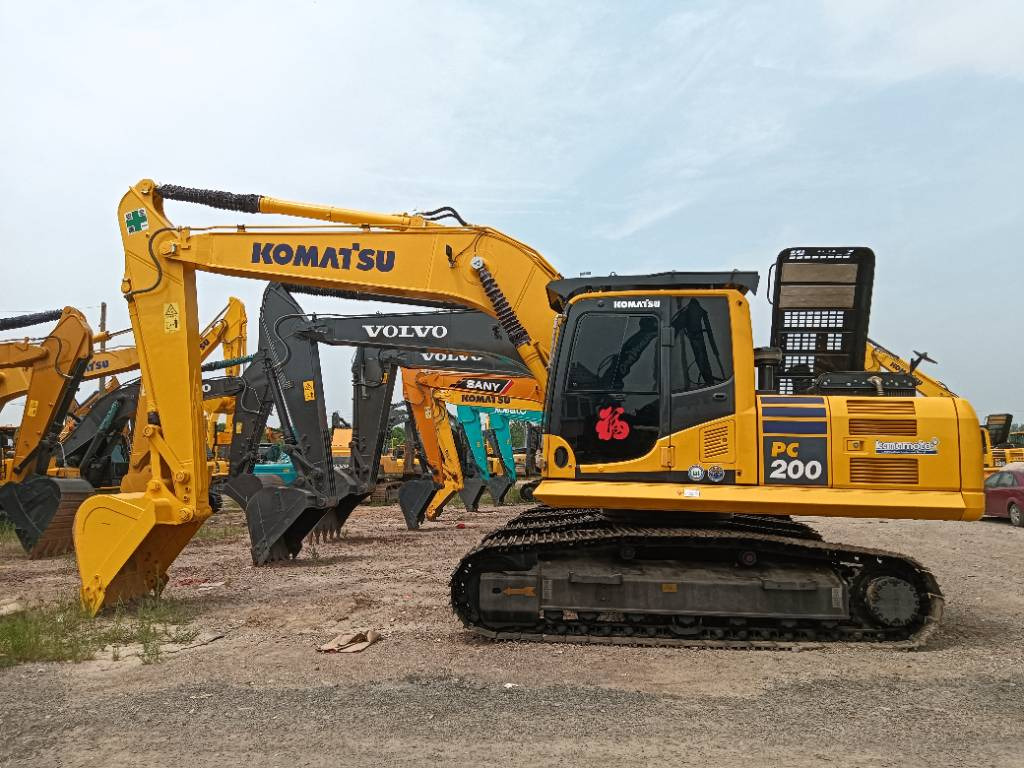 Komatsu PC 200-8 - Гусеничный экскаватор: фото 1 Komatsu PC 200-8 - Гусеничный экскаватор: фото 1