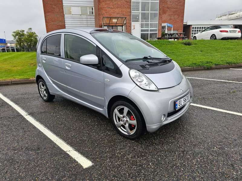 2015 Mitsubishi I-miev - Легковой автомобиль: фото 1