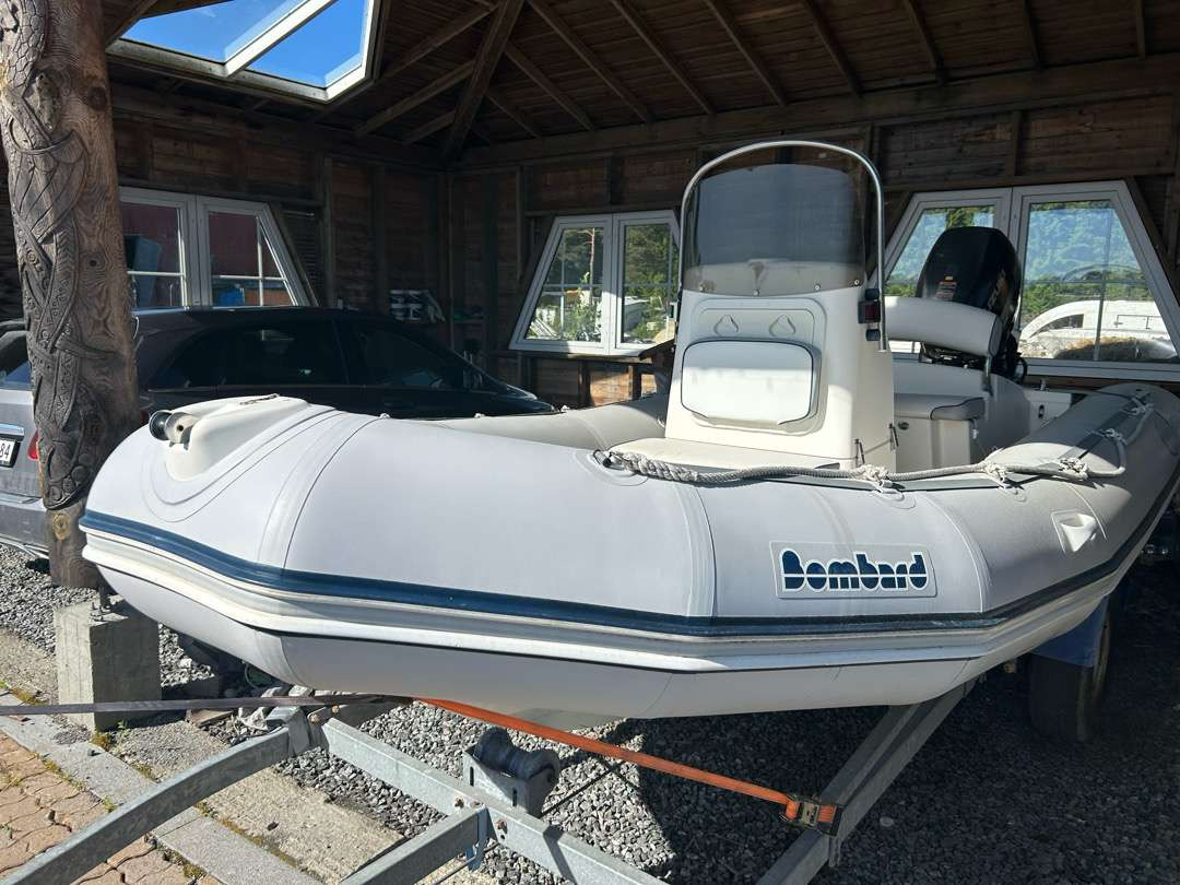 2005 Rib Bombard Explorer SB + Båtmotor Suzuki 70 Hk (Ny minstepris) - Другая техника: фото 1 2005 Rib Bombard Explorer SB + Båtmotor Suzuki 70 Hk (Ny minstepris) - Другая техника: фото 1