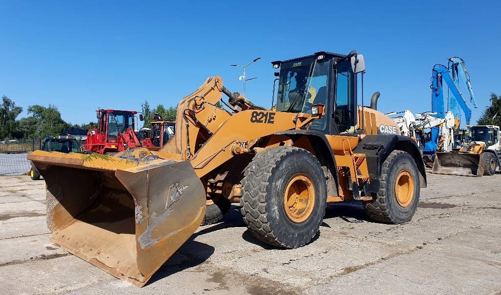 Case 821 E - Колёсный погрузчик: фото 1 Case 821 E - Колёсный погрузчик: фото 1