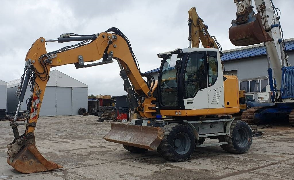 Liebherr A 910  - Колёсный экскаватор: фото 1