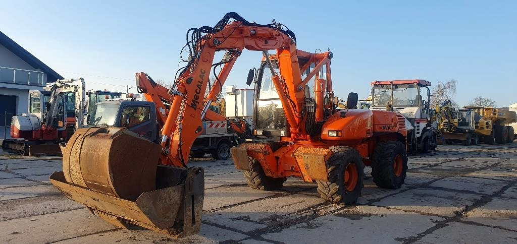 Mecalac 12 M TX - Колёсный экскаватор: фото 1 Mecalac 12 M TX - Колёсный экскаватор: фото 1