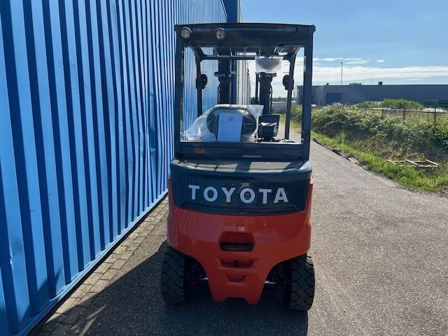 Toyota Traigo 80 в лизинг Toyota Traigo 80: фото 16