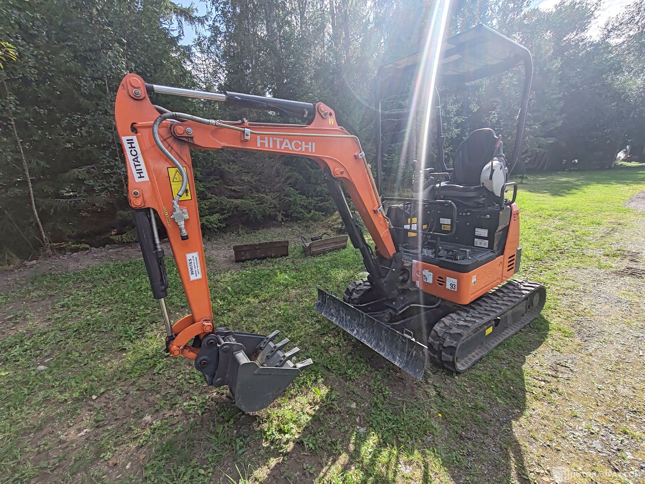 Hitachi ZX19U, reilu 90H ajettu, 2016., Eurajoki - Мини-экскаватор: фото 3 Hitachi ZX19U, reilu 90H ajettu, 2016., Eurajoki - Мини-экскаватор: фото 3