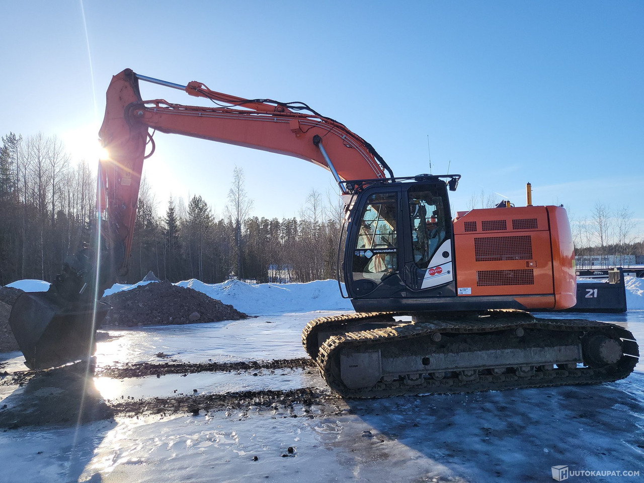 Hitachi ZX225USRLC- 6, 2017, Mäntsälä - Гусеничный экскаватор: фото 1 Hitachi ZX225USRLC- 6, 2017, Mäntsälä - Гусеничный экскаватор: фото 1