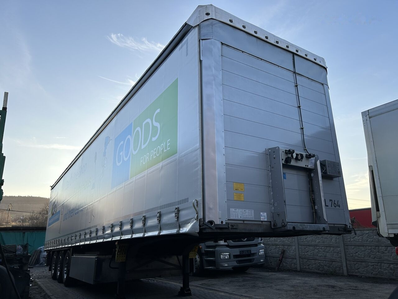 Schmitz Cargobull STANDARD 2018 lift axle / pallet BOX / from Germany / TOP TOP - Тентованный полуприцеп: фото 1 Schmitz Cargobull STANDARD 2018 lift axle / pallet BOX / from Germany / TOP TOP - Тентованный полуприцеп: фото 1