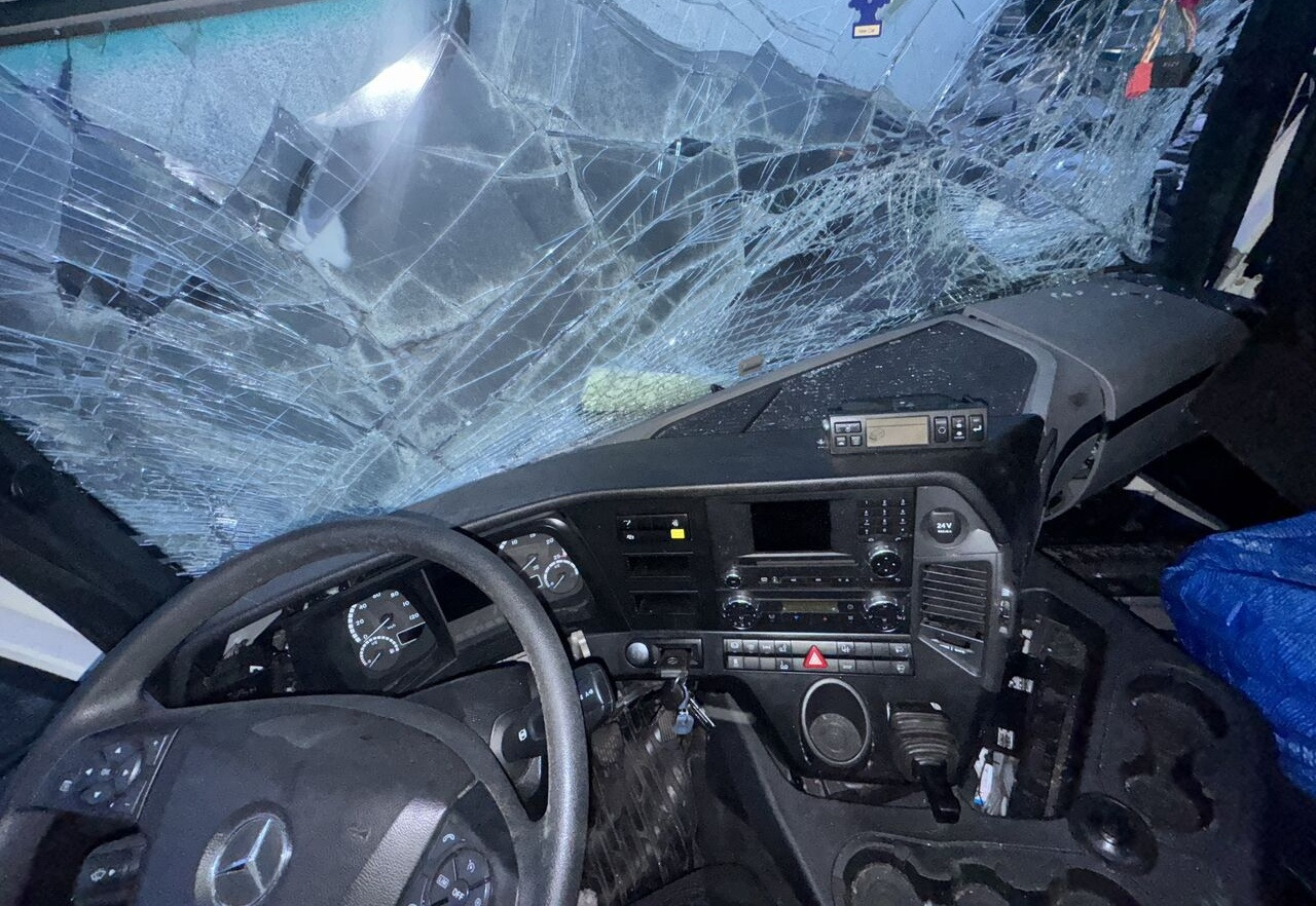 Cena dotyczy Kompletnej deski z instalacją (bez modułów elektronicznych) Mechanizm Wycieraczek Kolumna Kierownicza Podszybie Mercedes-Benz Actros MP 4 Antos Arocs - Приборная панель для Грузовиков: фото 1 Cena dotyczy Kompletnej deski z instalacją (bez modułów elektronicznych) Mechanizm Wycieraczek Kolumna Kierownicza Podszybie Mercedes-Benz Actros MP 4 Antos Arocs - Приборная панель для Грузовиков: фото 1