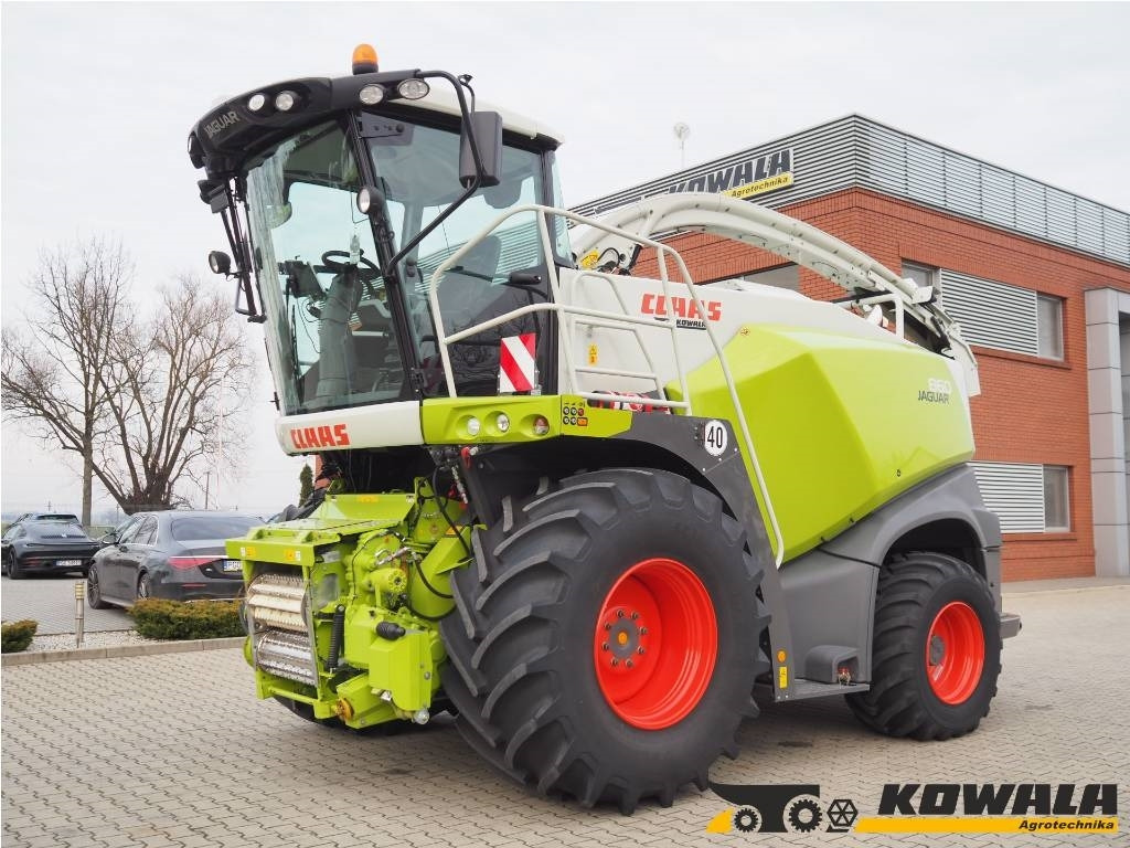 Claas Jaguar 860 4WD  - Кормоуборочный комбайн: фото 1
